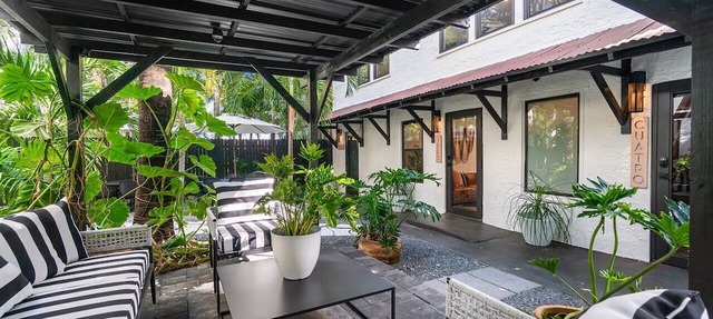 Hacienda Flamingo Unit 4 - Chic 2BR Retreat Near Shops and Restaurants in West Palm Beach
