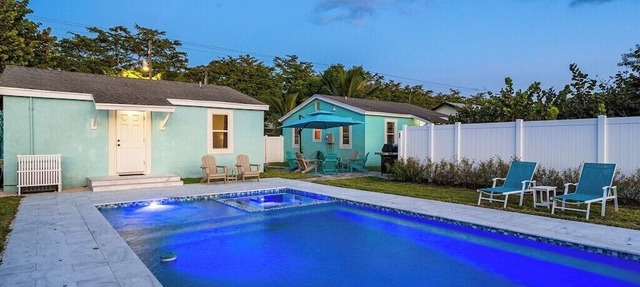 The Delray Cottages Retreat ~Heated Pool Oasis in Delray Beach