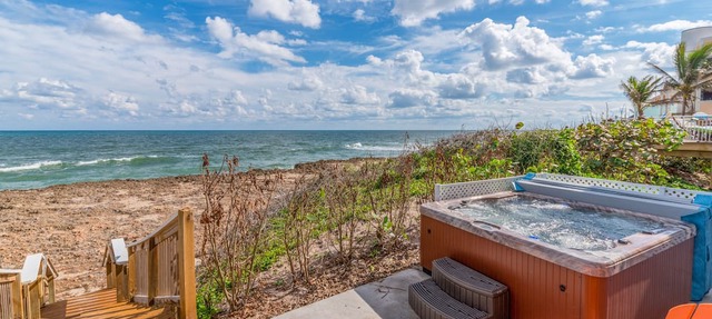 Heaven Can't Wait: ON the BEACH! Heated pool + hot tub, private dock. 7BR/5BA in Stuart
